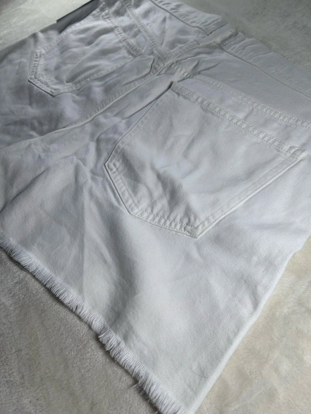 NWT Sz 14 - White 90s Baggy Denim Jean Shorts - Mid Rise Frayed Universal Thread